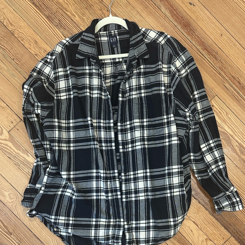 GAP Monochrome Plaid Button-Up Shirt - Picture 4 of 4